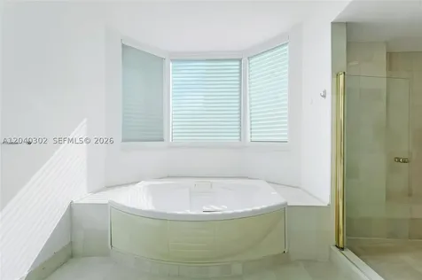 300 S Pointe Drive Miami Beach FL 33139
