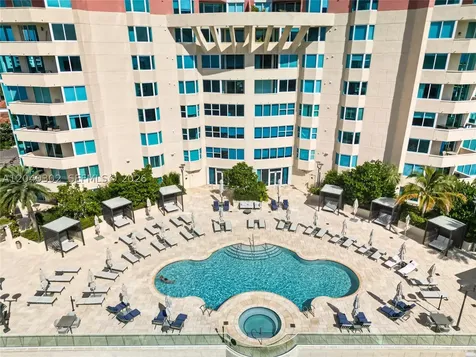 300 S Pointe Drive Miami Beach FL 33139