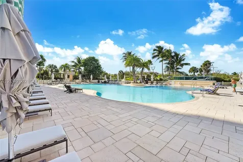 300 S Pointe Drive Miami Beach FL 33139