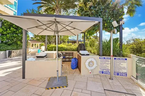 300 S Pointe Drive Miami Beach FL 33139