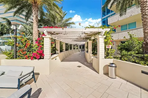 300 S Pointe Drive Miami Beach FL 33139