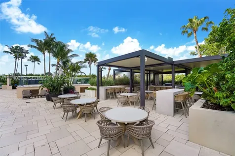 300 S Pointe Drive Miami Beach FL 33139