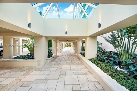 300 S Pointe Drive Miami Beach FL 33139