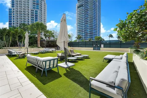 300 S Pointe Drive Miami Beach FL 33139