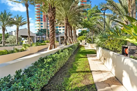300 S Pointe Drive Miami Beach FL 33139