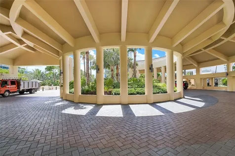 300 S Pointe Drive Miami Beach FL 33139