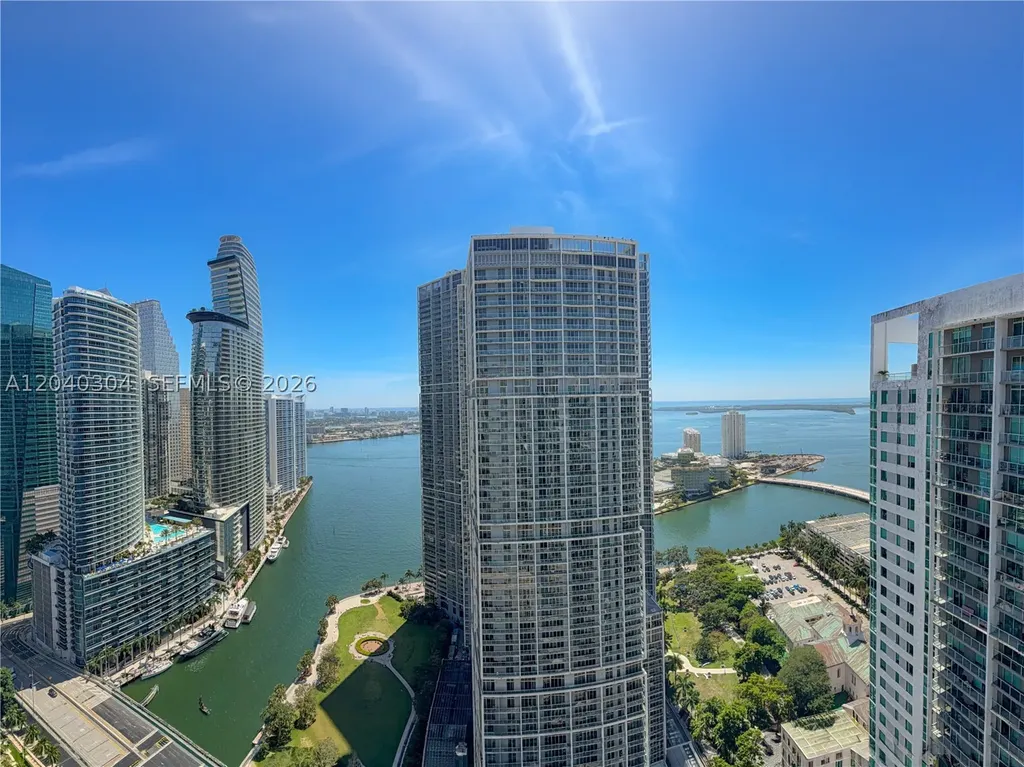77 SE 5 Miami FL 33131