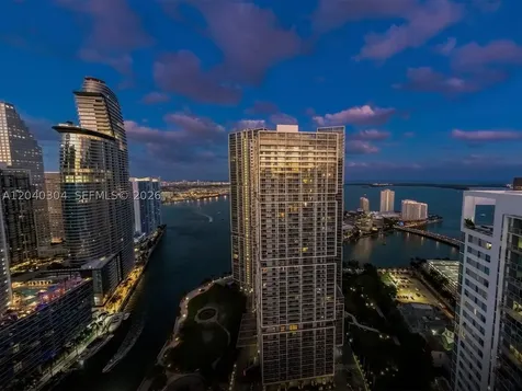 77 SE 5 Miami FL 33131