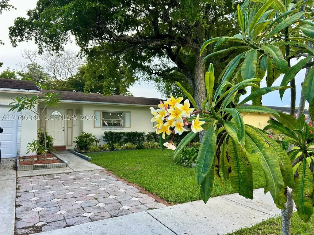 7262 SW 1st Street Margate FL 33068