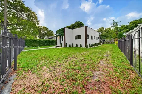 1021 NW 48th Street Miami FL 33127