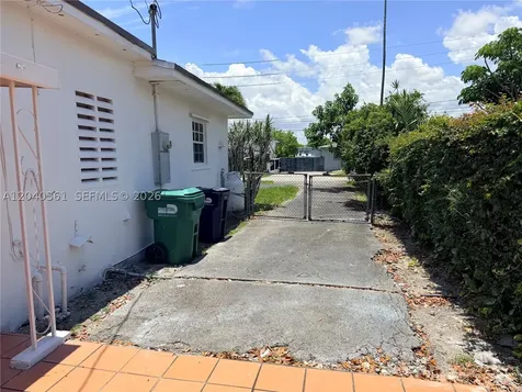 1525 SW 76th Court Miami FL 33144