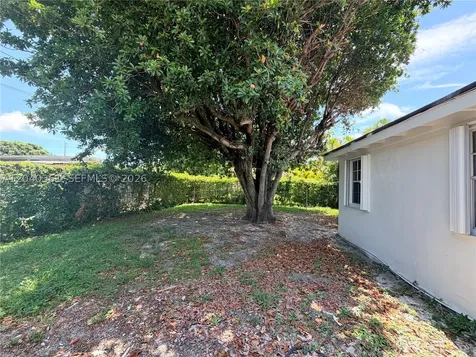 1525 SW 76th Court Miami FL 33144