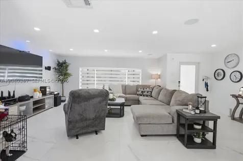 10450 NW 19th Street Pembroke Pines FL 33026