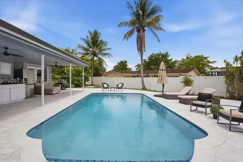 10450 NW 19th Street Pembroke Pines FL 33026
