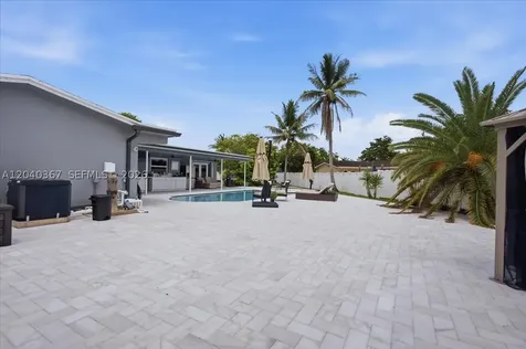 10450 NW 19th Street Pembroke Pines FL 33026