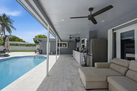 10450 NW 19th Street Pembroke Pines FL 33026