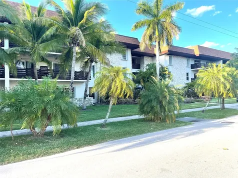 7477 SW 82nd Street Miami FL 33143