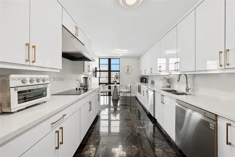 5500 Collins Avenue Miami Beach FL 33140