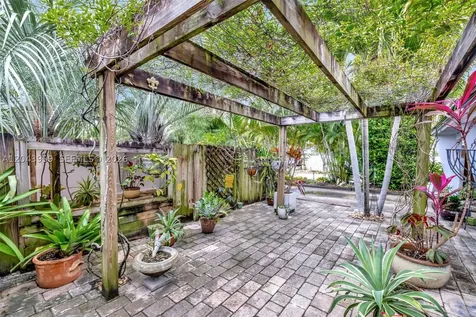 1401 NE 33rd Street Oakland Park FL 33334
