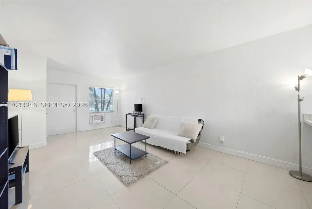 1100 NE 9th Avenue Fort Lauderdale FL 33304