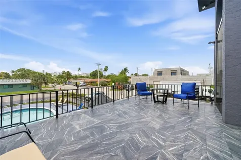 1100 NE 9th Avenue Fort Lauderdale FL 33304