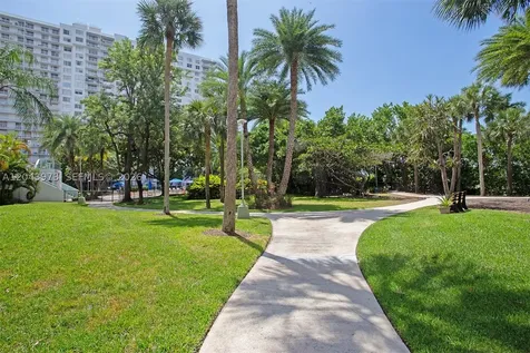 2851 NE 183rd Street Aventura FL 33160
