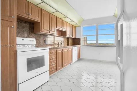 2851 NE 183rd Street Aventura FL 33160