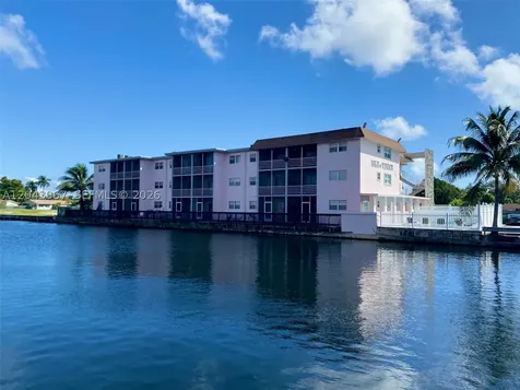 2775 Taft Street Hollywood FL 33020