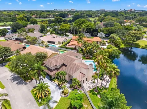 962 SW 93rd Terrace Plantation FL 33324