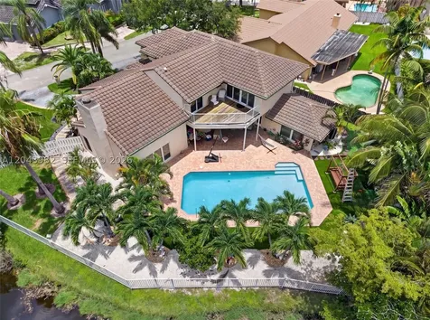 962 SW 93rd Terrace Plantation FL 33324