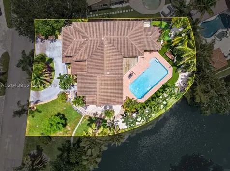 962 SW 93rd Terrace Plantation FL 33324