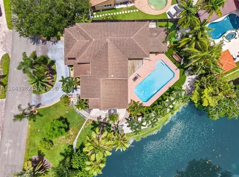 962 SW 93rd Terrace Plantation FL 33324
