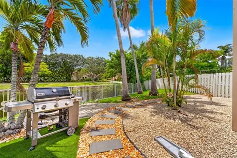 962 SW 93rd Terrace Plantation FL 33324