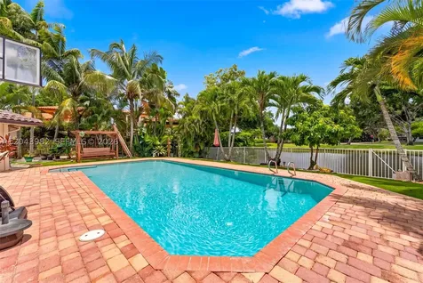 962 SW 93rd Terrace Plantation FL 33324