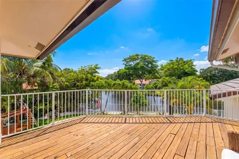 962 SW 93rd Terrace Plantation FL 33324