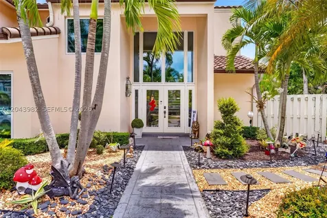 962 SW 93rd Terrace Plantation FL 33324