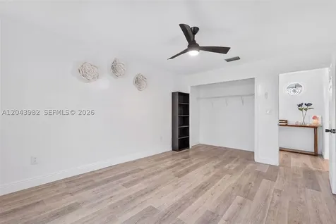 962 SW 93rd Terrace Plantation FL 33324