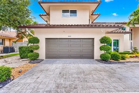 962 SW 93rd Terrace Plantation FL 33324