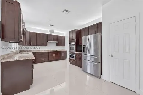 962 SW 93rd Terrace Plantation FL 33324