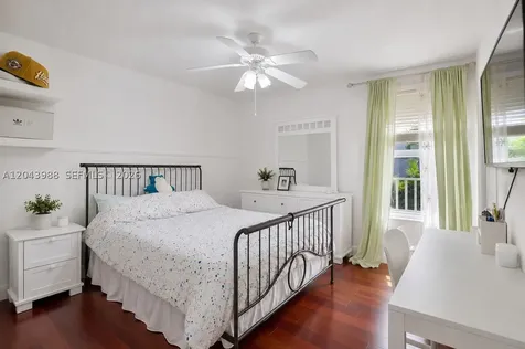 3904 W Gardenia Avenue Weston FL 33332
