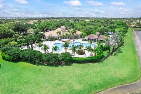 3904 W Gardenia Avenue Weston FL 33332