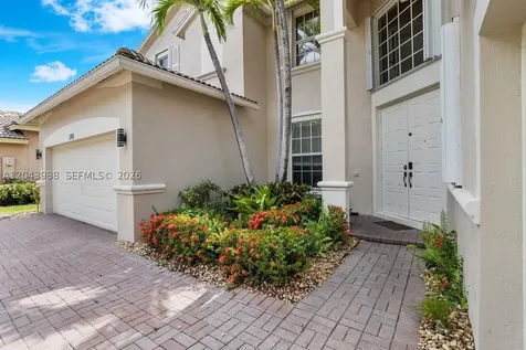 3904 W Gardenia Avenue Weston FL 33332