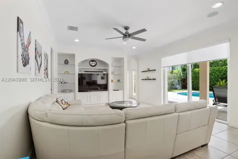 3904 W Gardenia Avenue Weston FL 33332