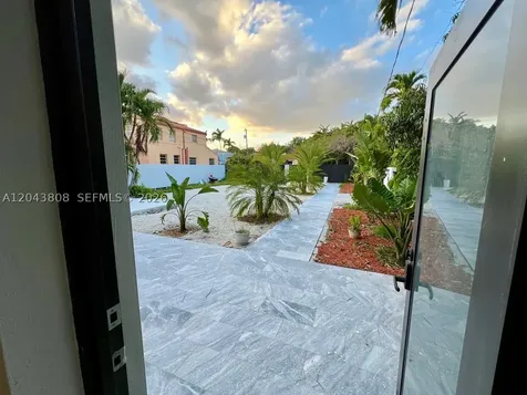 2134 SW 11th Street Miami FL 33135