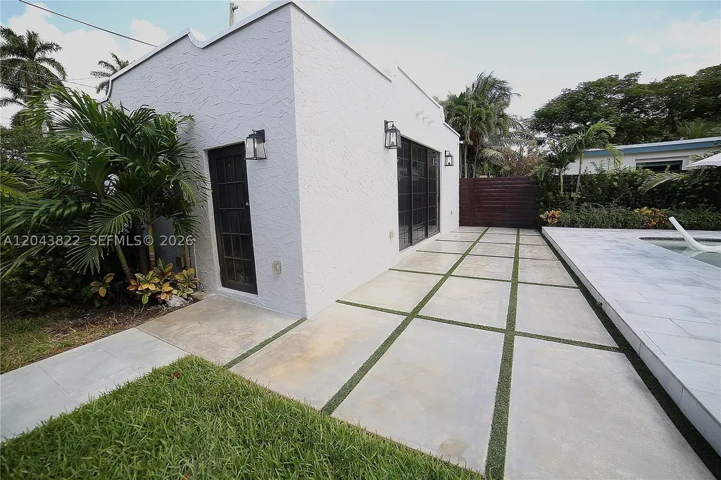 1345 Hollywood Boulevard Hollywood FL 33019