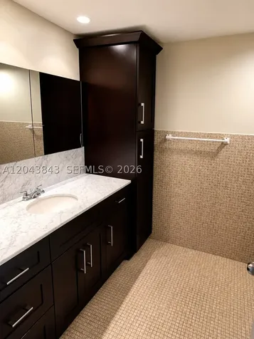 5255 Collins Avenue Miami Beach FL 33140