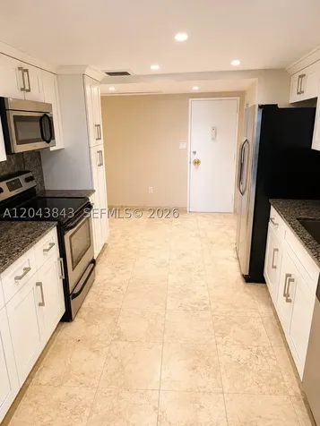 5255 Collins Avenue Miami Beach FL 33140