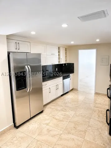5255 Collins Avenue Miami Beach FL 33140