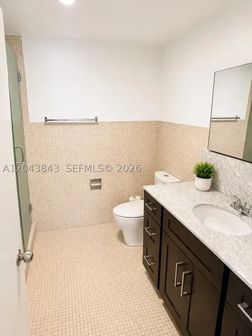 5255 Collins Avenue Miami Beach FL 33140