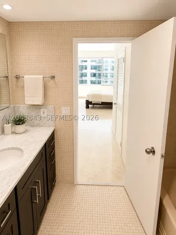 5255 Collins Avenue Miami Beach FL 33140